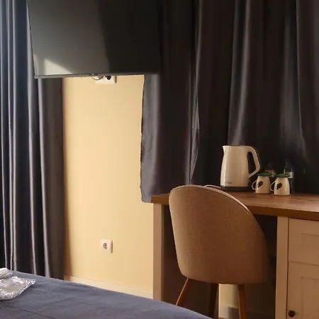 Art 4 Bed & Breakfast Carcavelos (Lisbon)