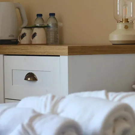 Bed & Breakfast Art 4