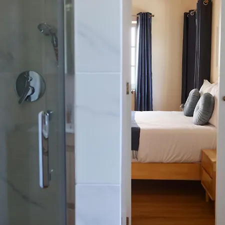 Bed & Breakfast Art 4 Carcavelos (Lisbon)