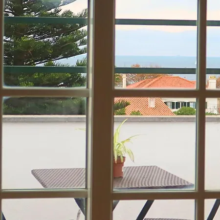 Art 4 Bed & Breakfast Carcavelos (Lisbon)