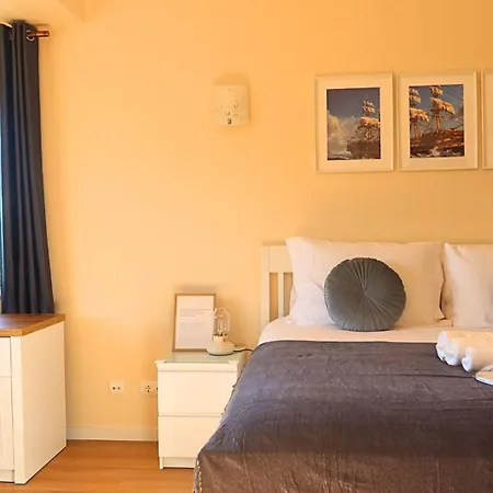 Bed & Breakfast Art 4