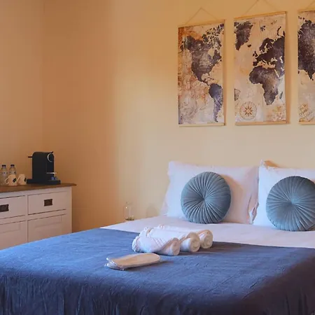 Art 4 Bed & Breakfast Carcavelos (Lisbon)