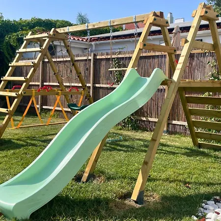 Bed & Breakfast Art 4