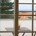 Art 4 Bed and breakfast Carcavelos (Lisbon)