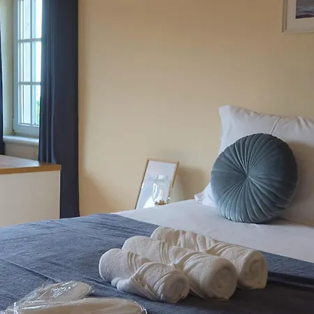 Art 4 فندق مبيت وإفطار