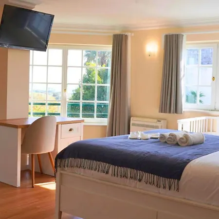 Bed & Breakfast Art 4
