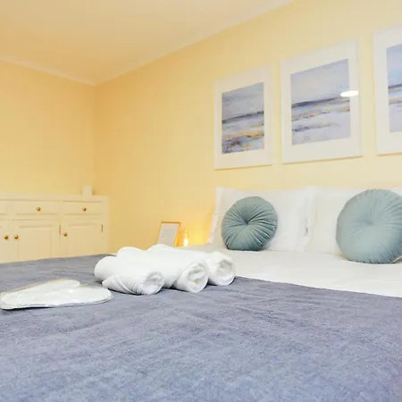 Bed & Breakfast Art 4