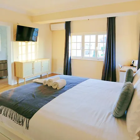 Bed & Breakfast Art 4