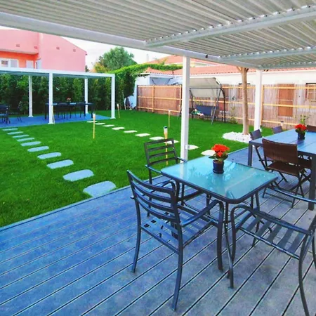 Art 4 Bed & Breakfast Carcavelos (Lisbon)