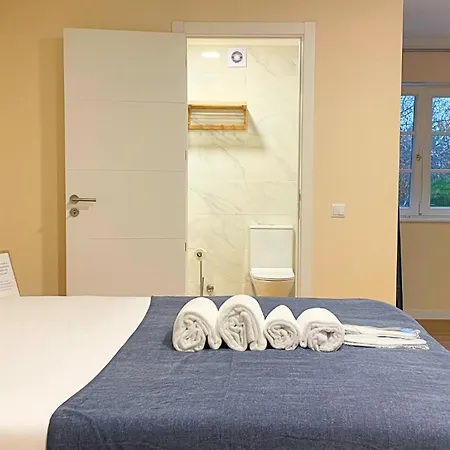 Bed & Breakfast Art 4 *